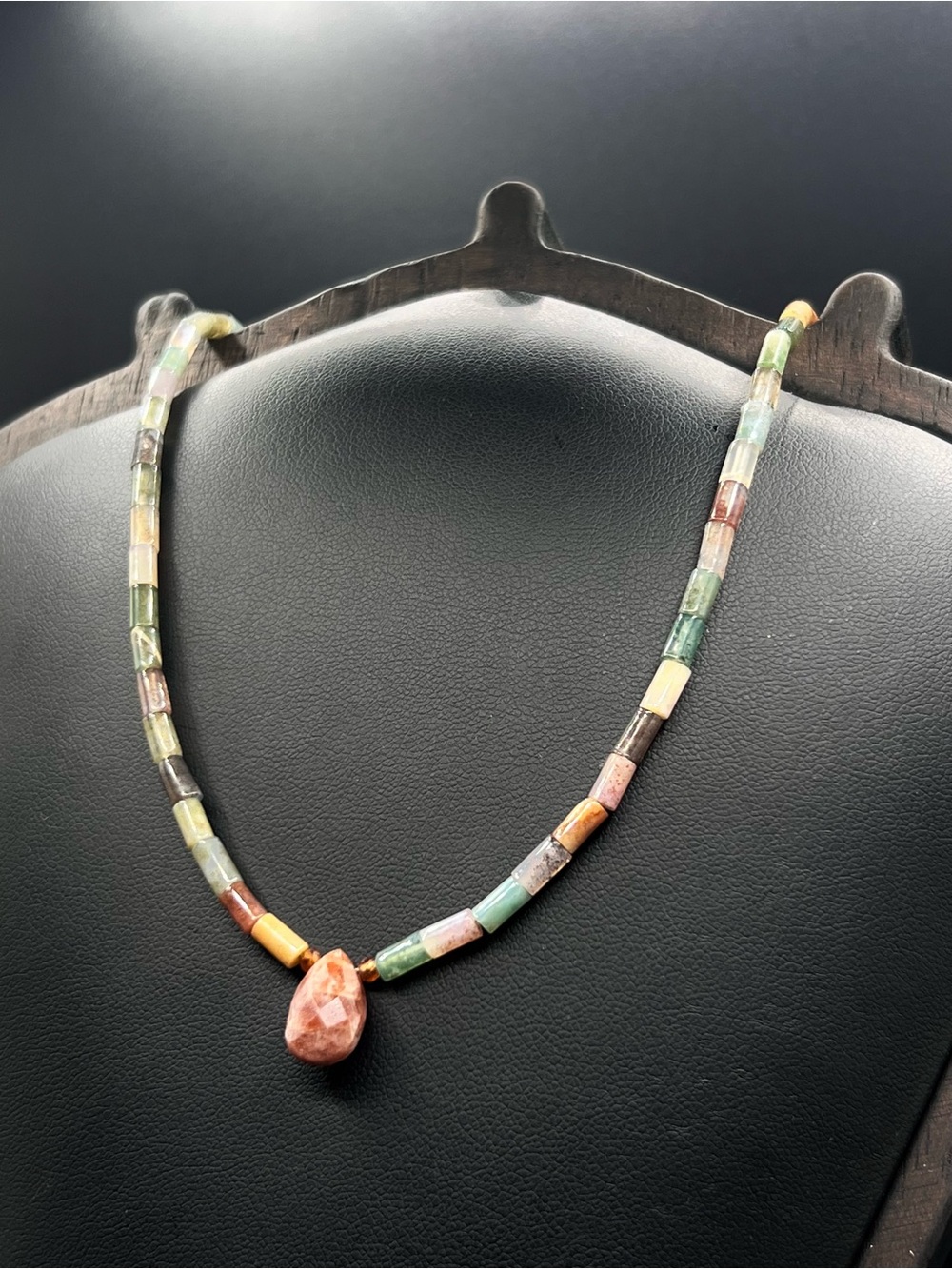 𝐄𝐀𝐑𝐓𝐇𝐋𝐈𝐆𝐇𝐓 | 𝖧𝖺𝗇𝖽𝗆𝖺𝖽𝖾 𝖦𝖾𝗆𝗌𝗍𝗈𝗇𝖾 Necklace - Picture 3 of 4